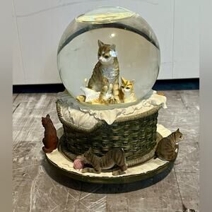 Vintage Les Cadeaux cats and kittens snow globe with music
